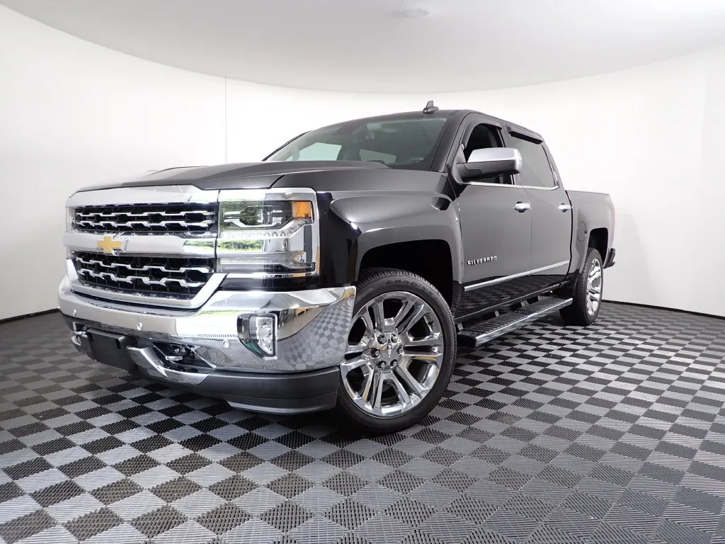 Chevrolet Silverado photo 2