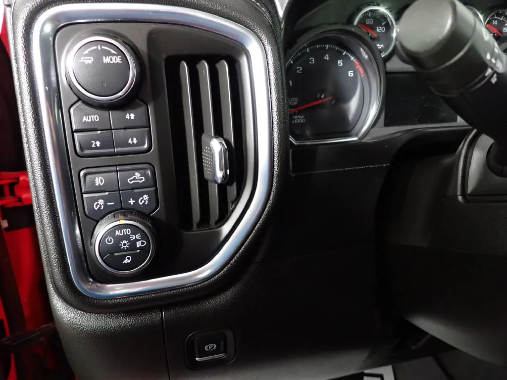 Chevrolet Silverado photo 24