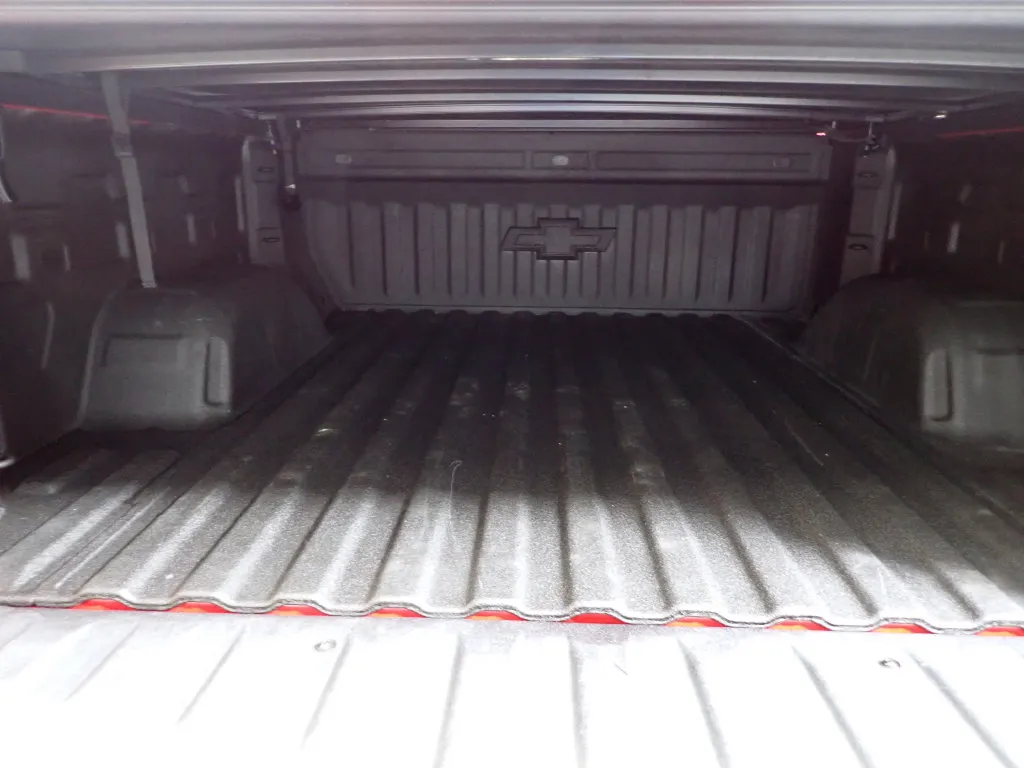 Chevrolet Silverado photo 16