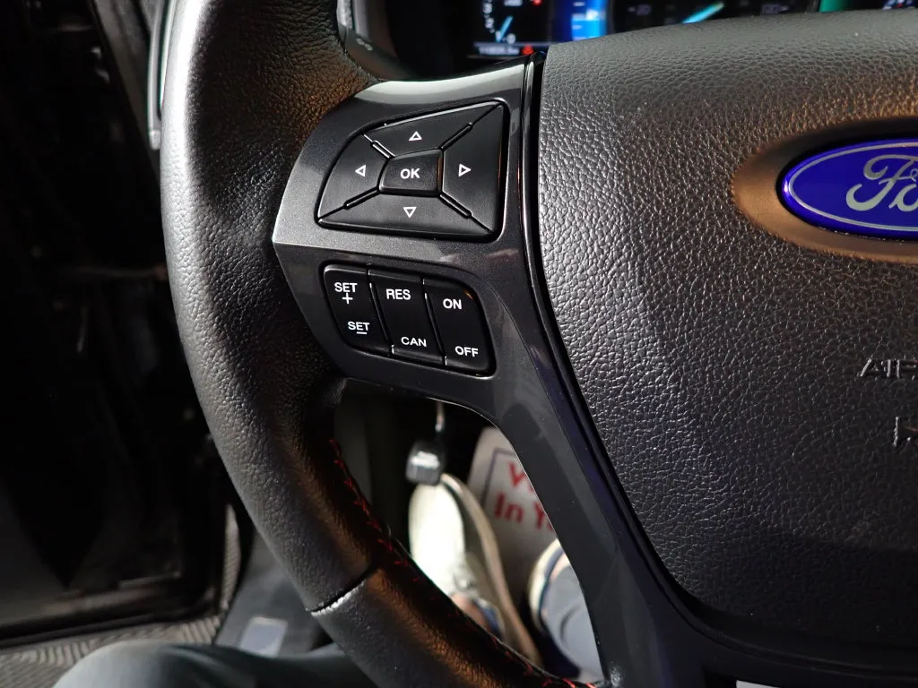 Ford Explorer photo 30