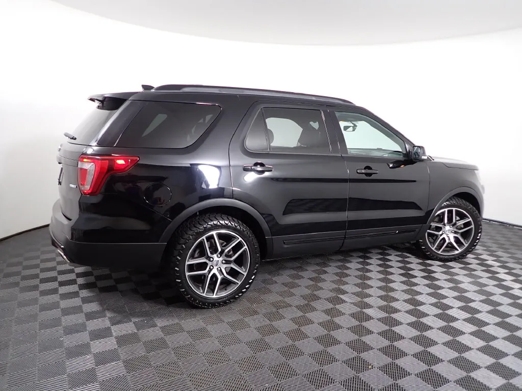 Ford Explorer photo 21