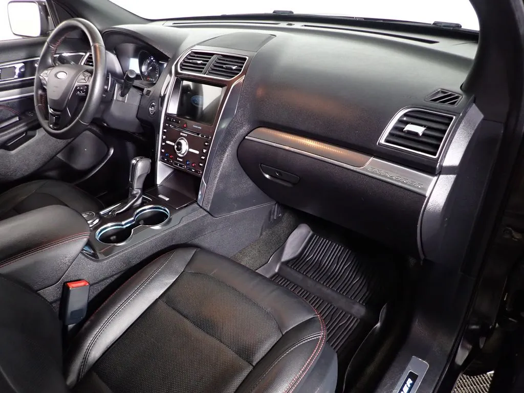 Ford Explorer photo 42