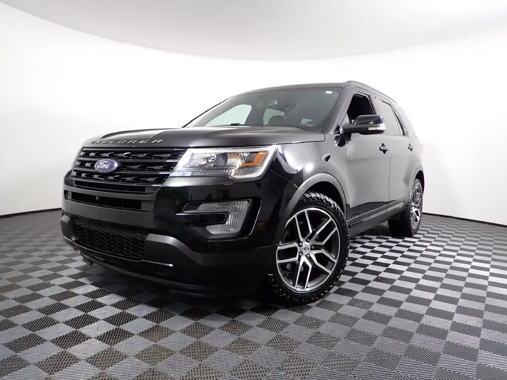Ford Explorer photo 2