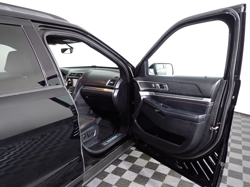Ford Explorer photo 40