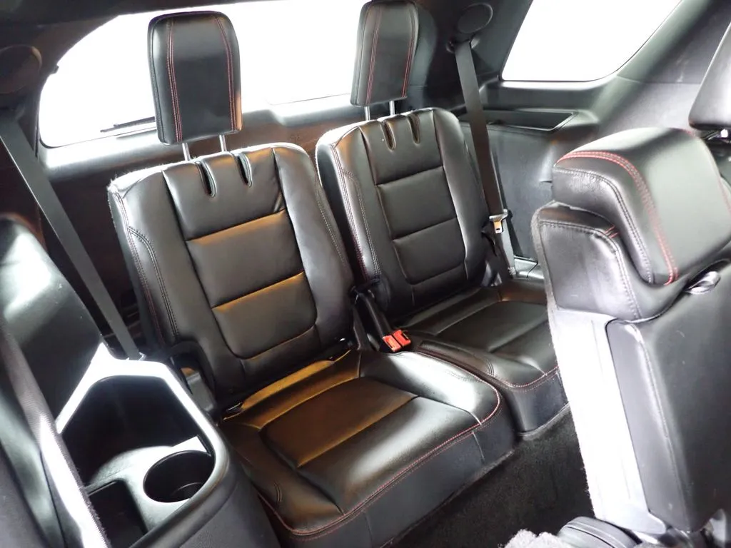 Ford Explorer photo 39