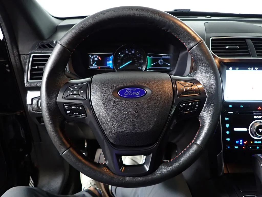 Ford Explorer photo 29