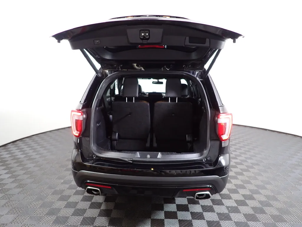 Ford Explorer photo 16