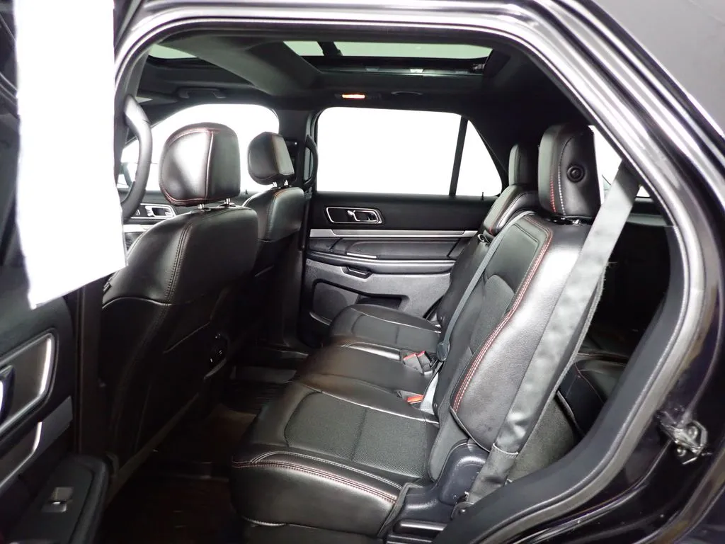 Ford Explorer photo 36