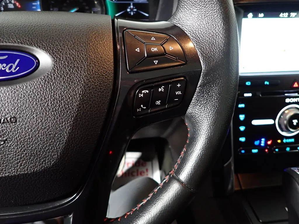 Ford Explorer photo 31