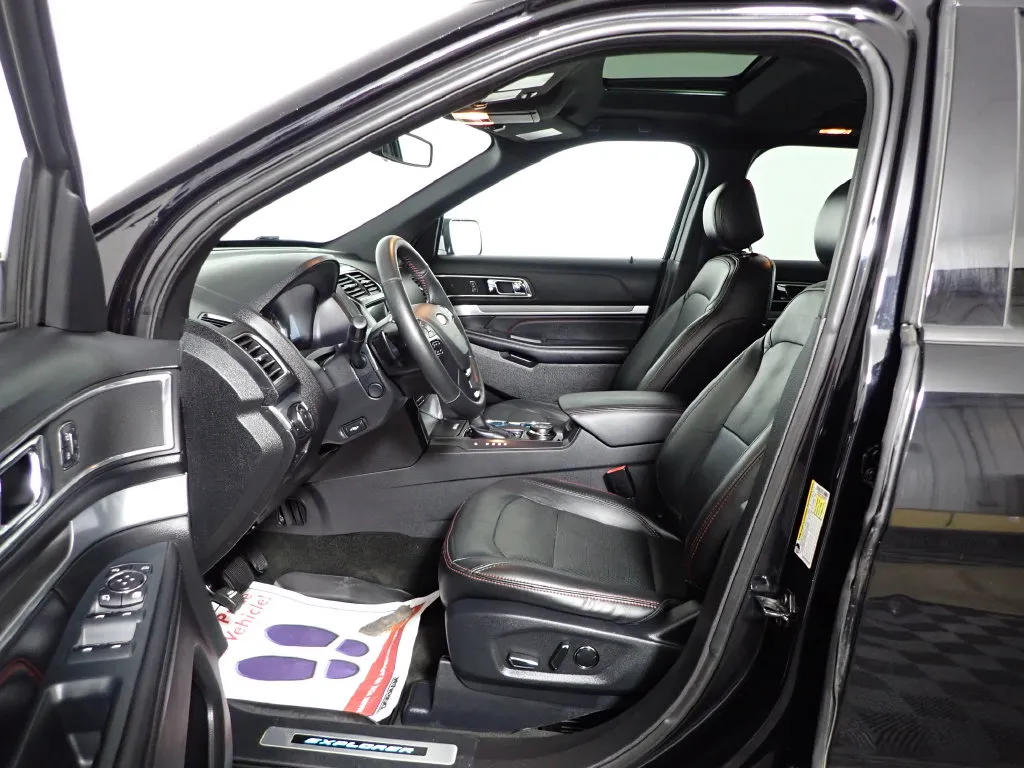 Ford Explorer photo 24
