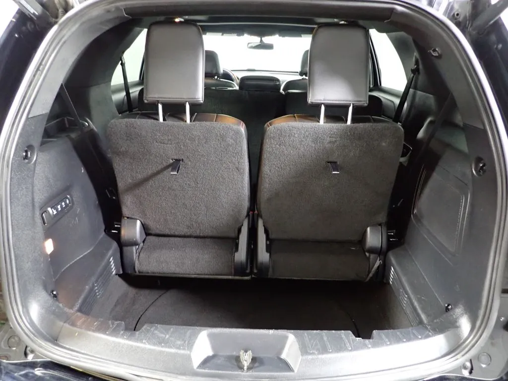 Ford Explorer photo 17