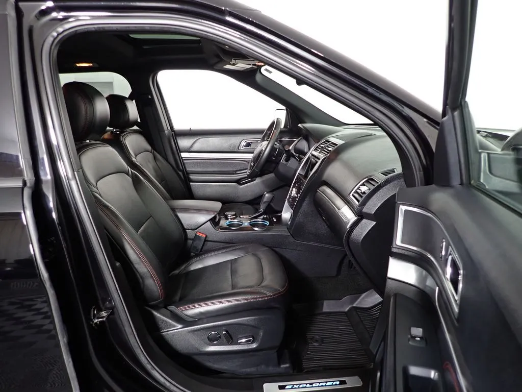Ford Explorer photo 41