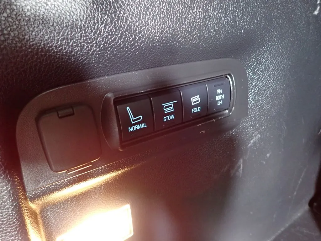 Ford Explorer photo 18