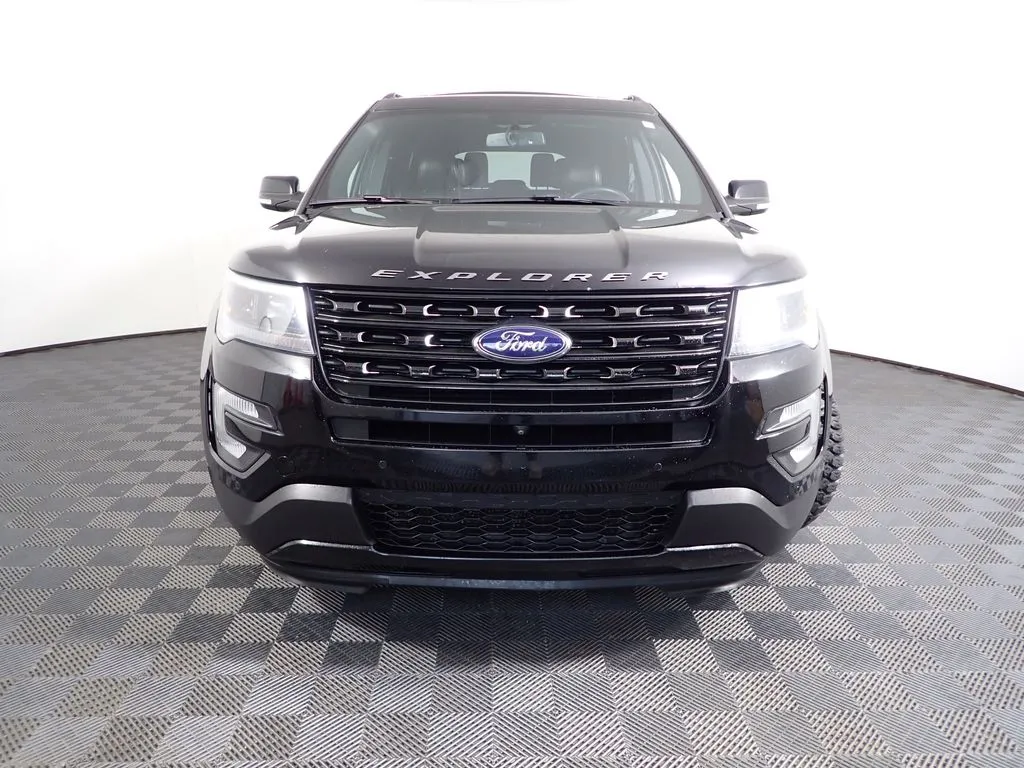 Ford Explorer photo 11