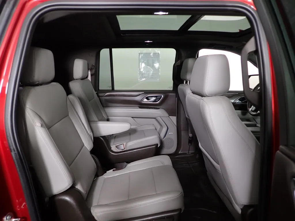2021 Chevrolet Suburban LT - Photo 39