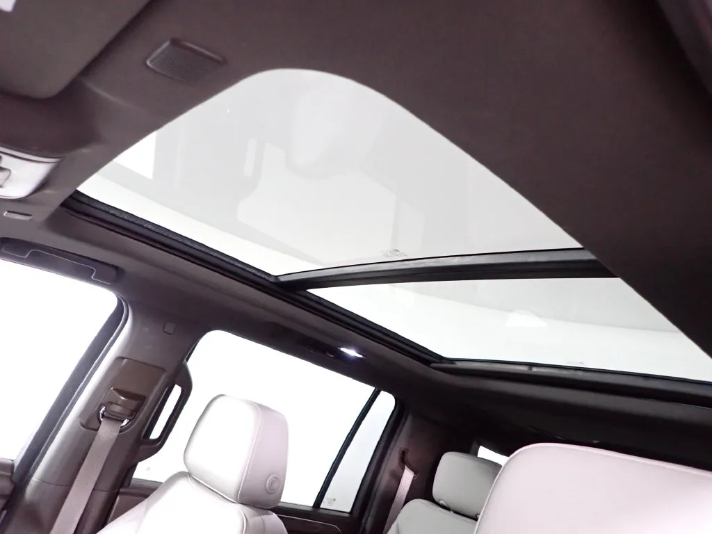 2021 Chevrolet Suburban LT - Photo 8