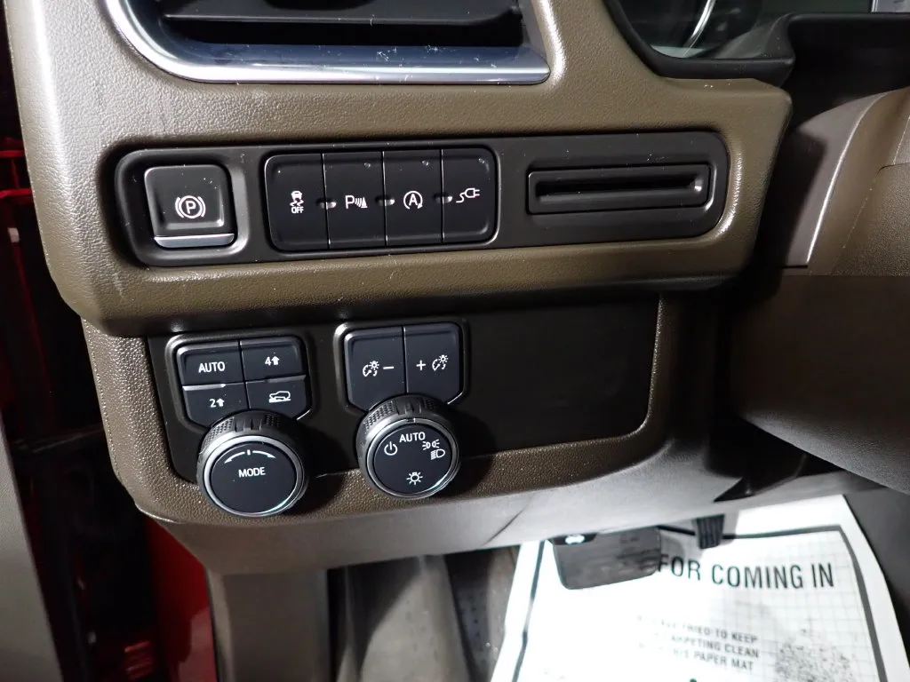 2021 Chevrolet Suburban LT - Photo 28