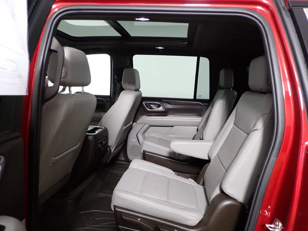 2021 Chevrolet Suburban LT - Photo 37