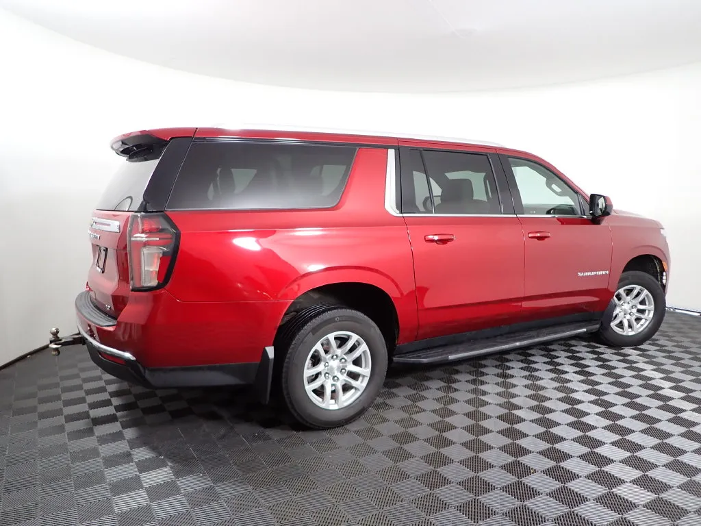 2021 Chevrolet Suburban LT - Photo 21