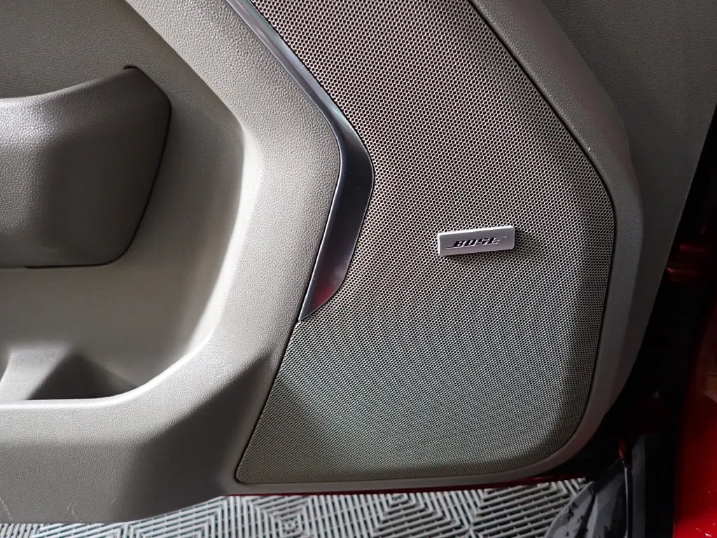 2021 Chevrolet Suburban LT - Photo 24