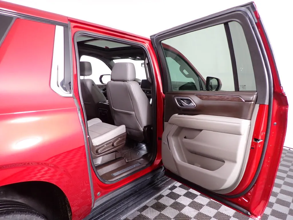 2021 Chevrolet Suburban LT - Photo 38