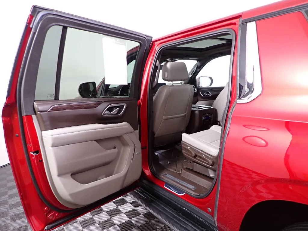 2021 Chevrolet Suburban LT - Photo 36