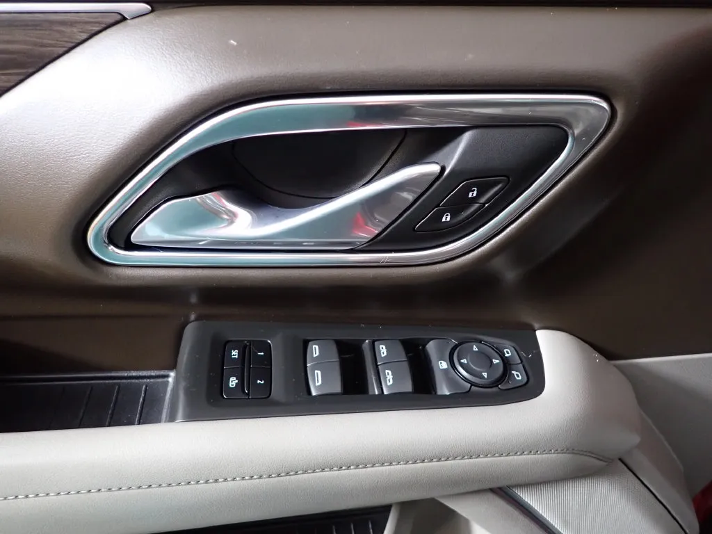 2021 Chevrolet Suburban LT - Photo 23