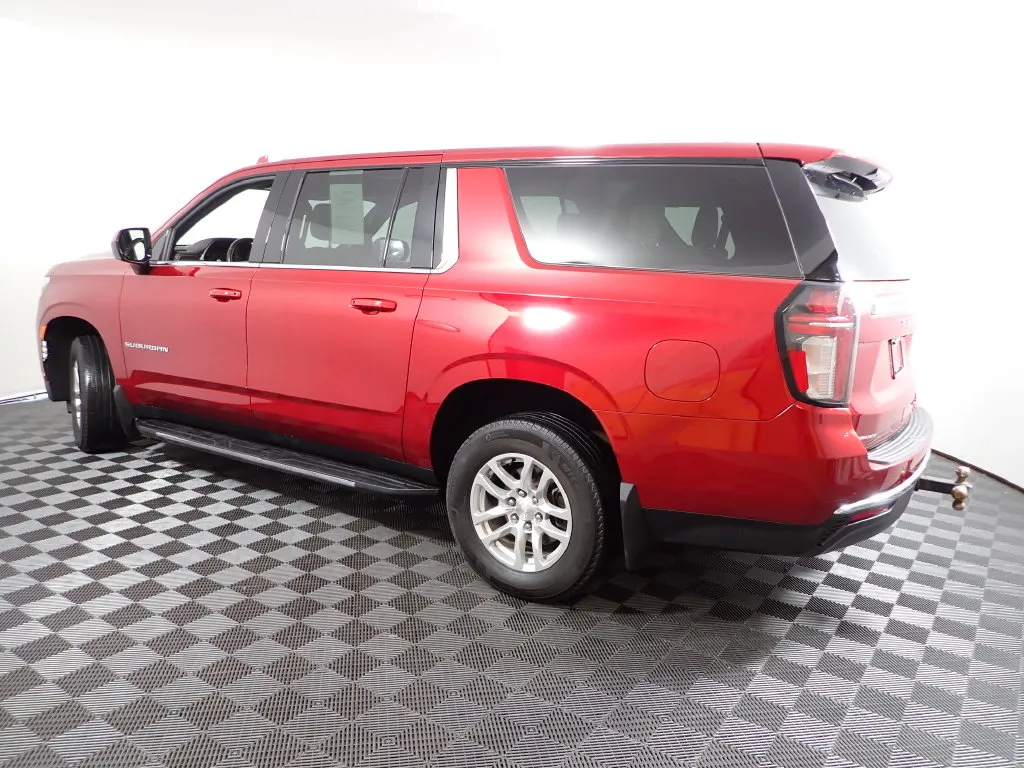 2021 Chevrolet Suburban LT - Photo 13