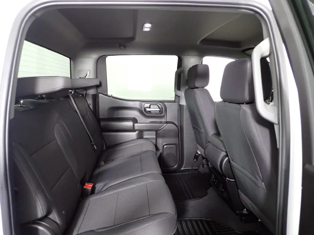 Chevrolet Silverado photo 35
