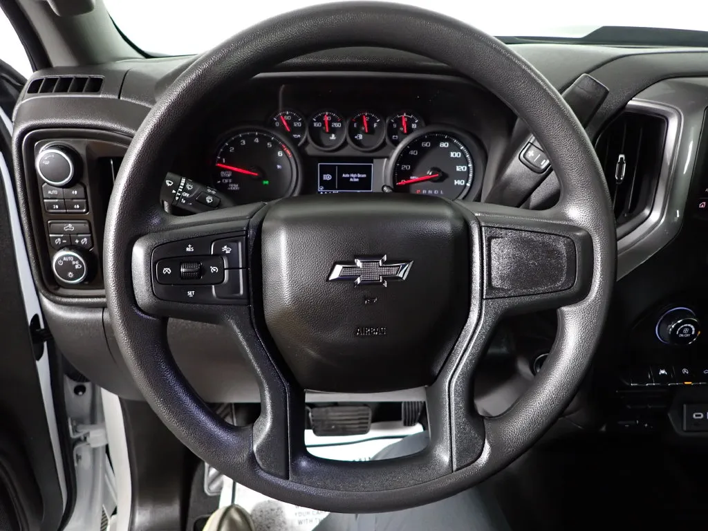 Chevrolet Silverado photo 26