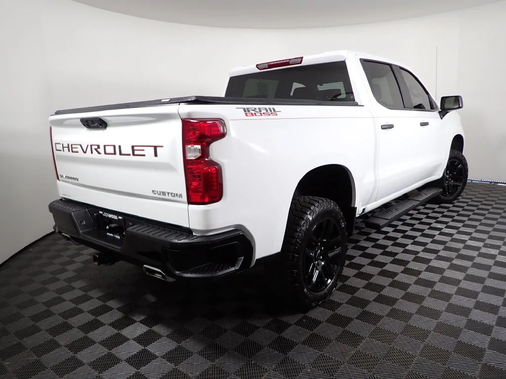 Chevrolet Silverado photo 17