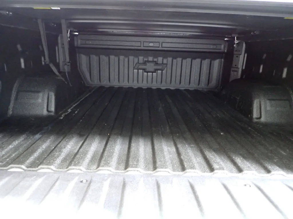 Chevrolet Silverado photo 16