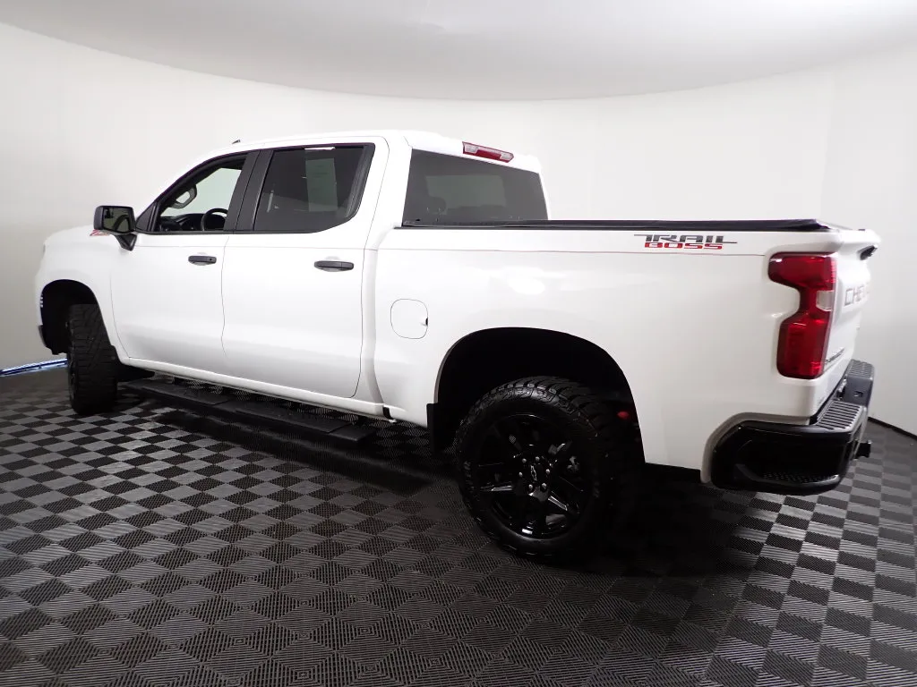 Chevrolet Silverado photo 11
