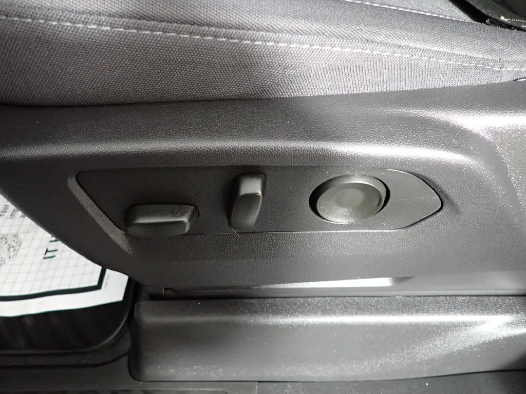 Chevrolet Silverado photo 23