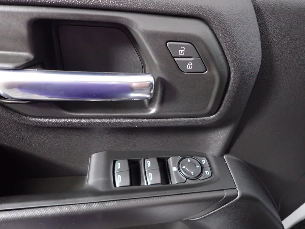 Chevrolet Silverado photo 20