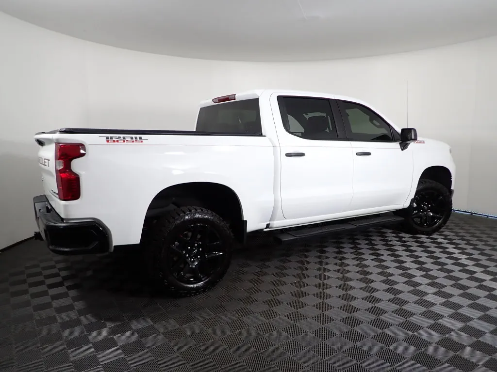 Chevrolet Silverado photo 18