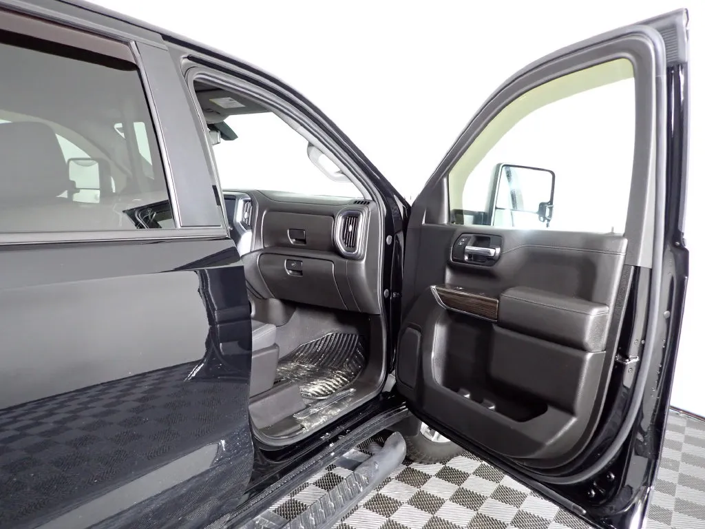 Chevrolet Silverado photo 34