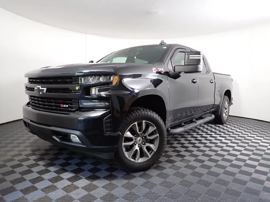 Chevrolet Silverado photo 2