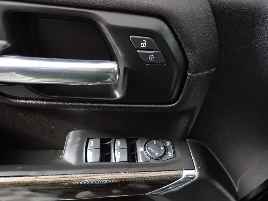 Chevrolet Silverado photo 18