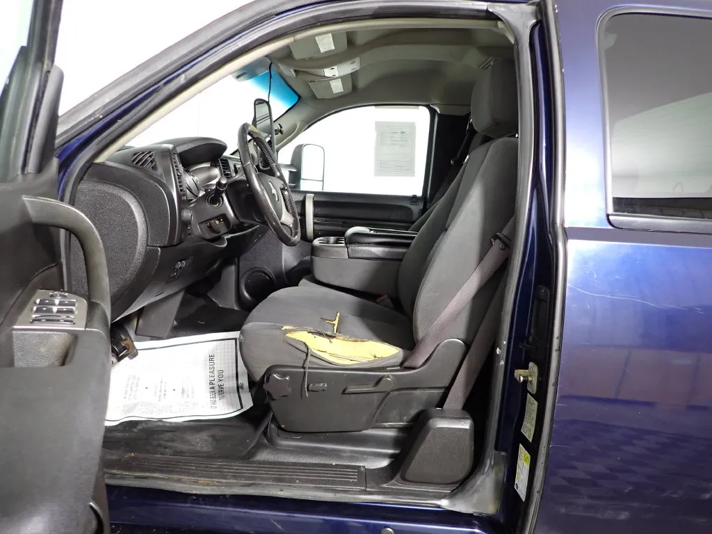 Chevrolet 3500HD photo 18
