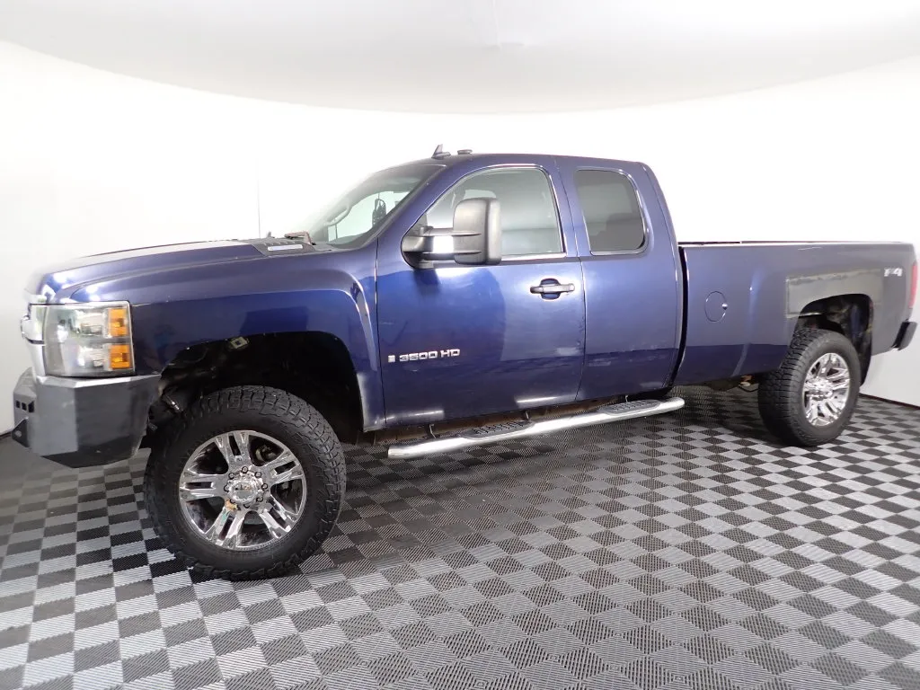 Chevrolet 3500HD photo 8