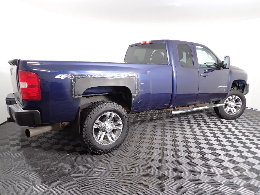Chevrolet 3500HD photo 15