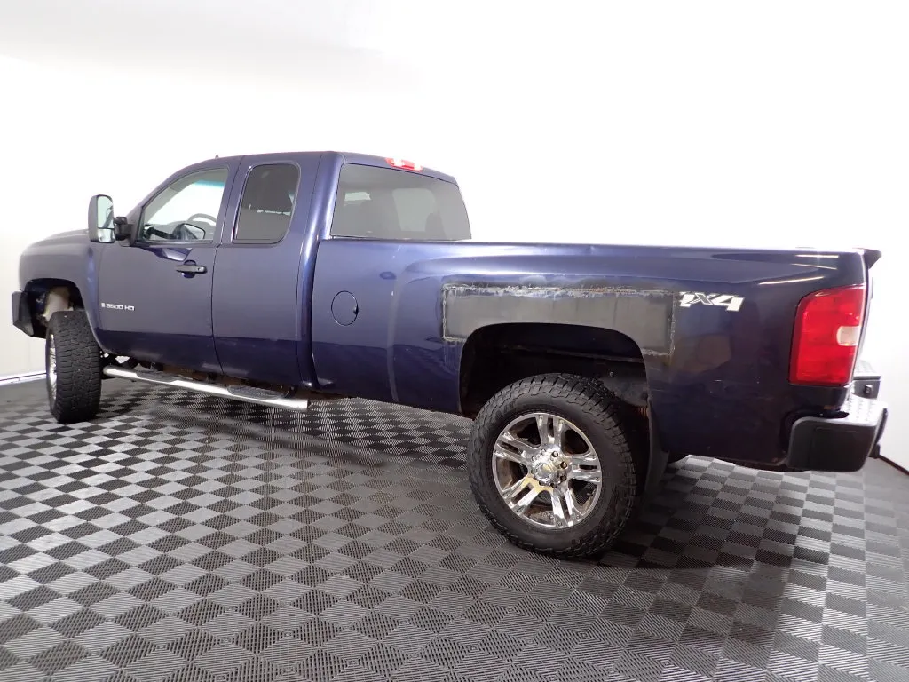 Chevrolet 3500HD photo 9