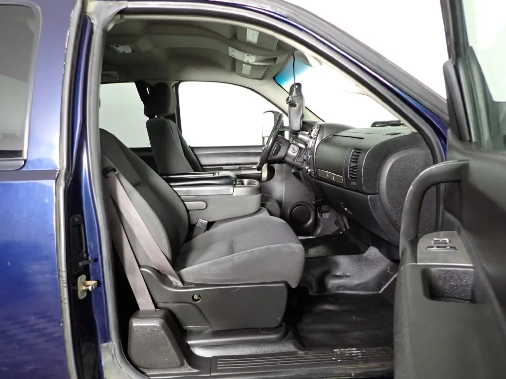 Chevrolet 3500HD photo 28