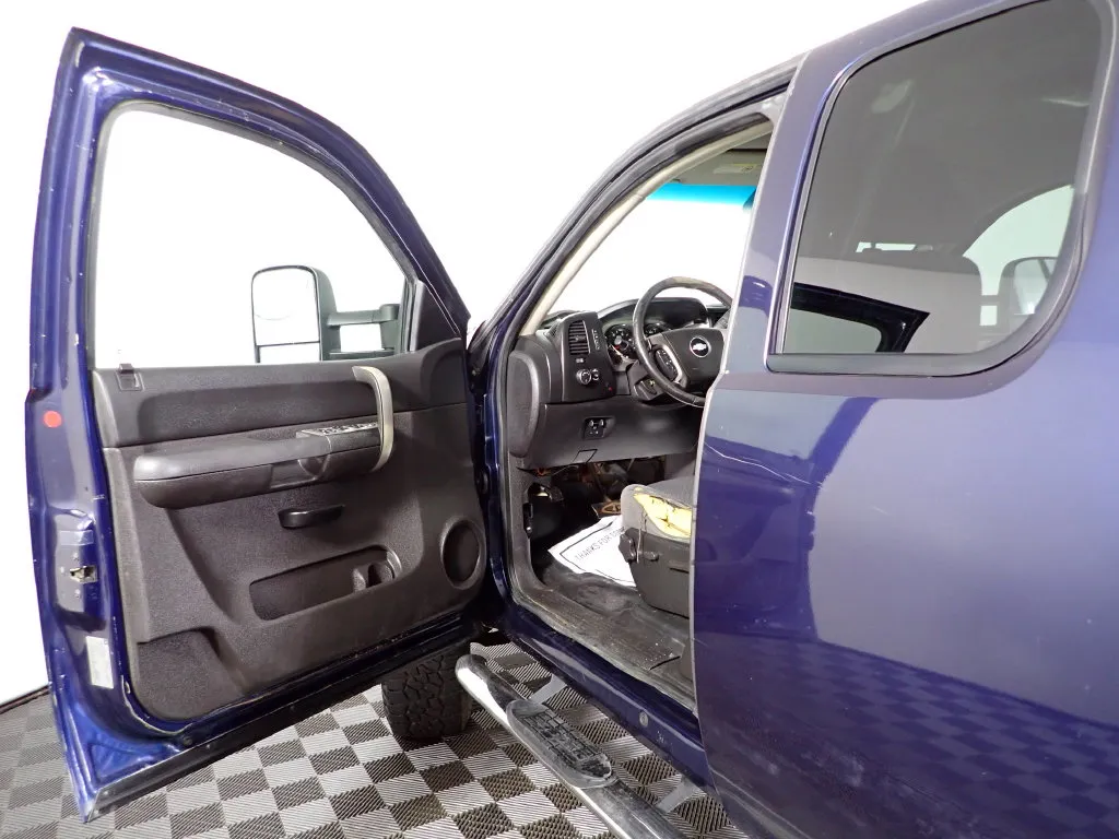 Chevrolet 3500HD photo 16