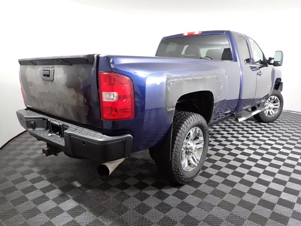 Chevrolet 3500HD photo 14