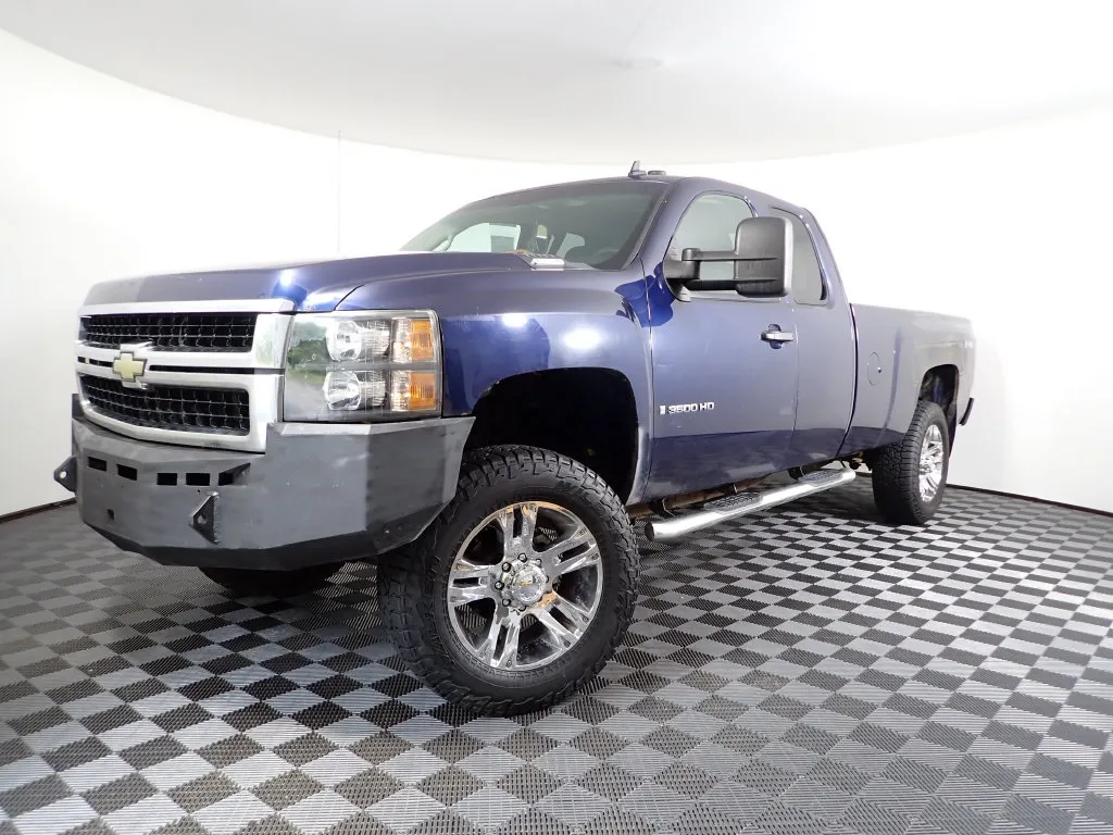 Chevrolet 3500HD photo 2
