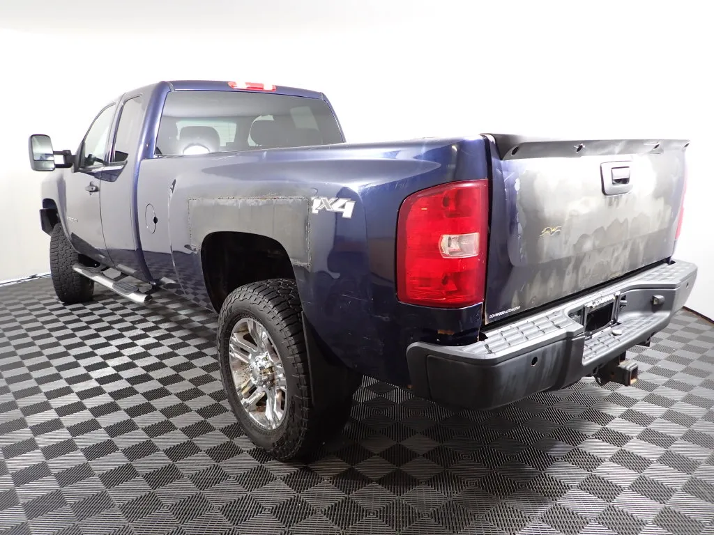 Chevrolet 3500HD photo 11