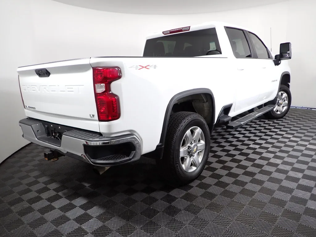 Chevrolet Silverado photo 16