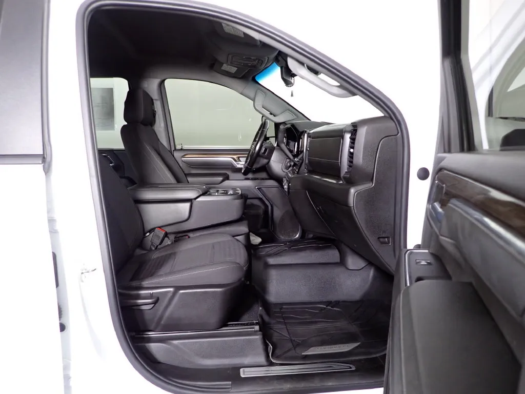 Chevrolet Silverado photo 36